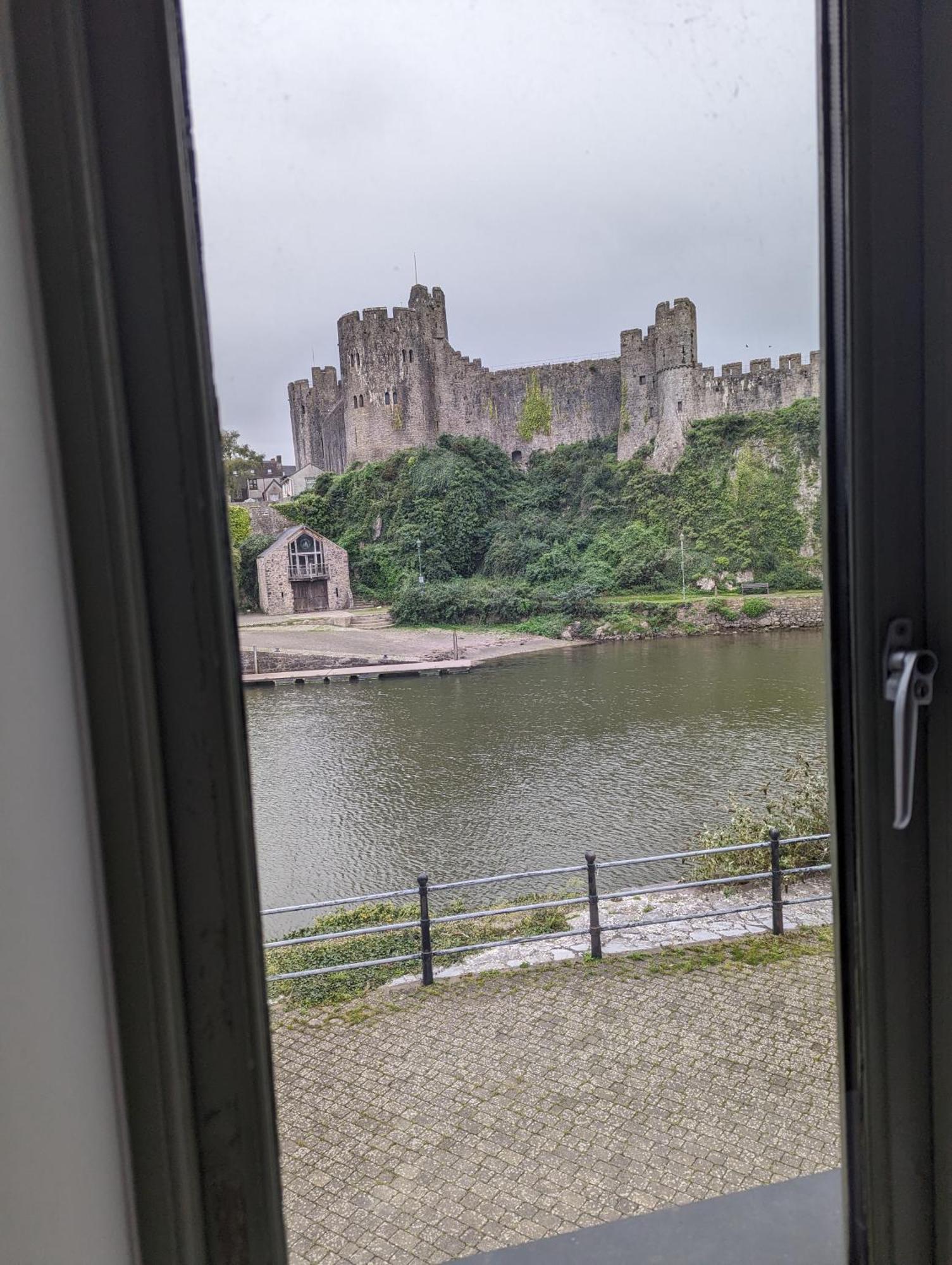 Apartamento Castle Pond House Pembroke Exterior foto